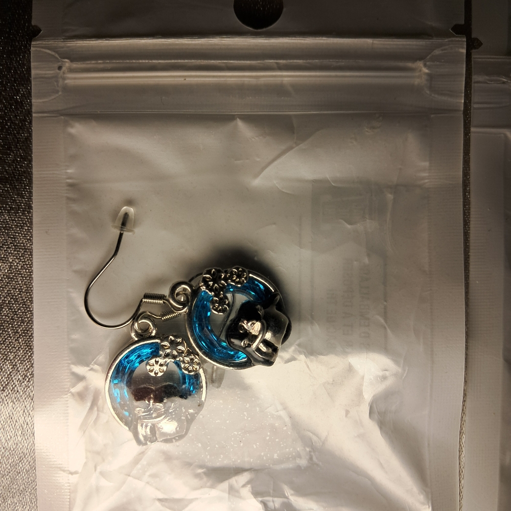 Cute Silvertone Cat & Dog Earrings w/ Blue Enamel - Picture 2 of 6